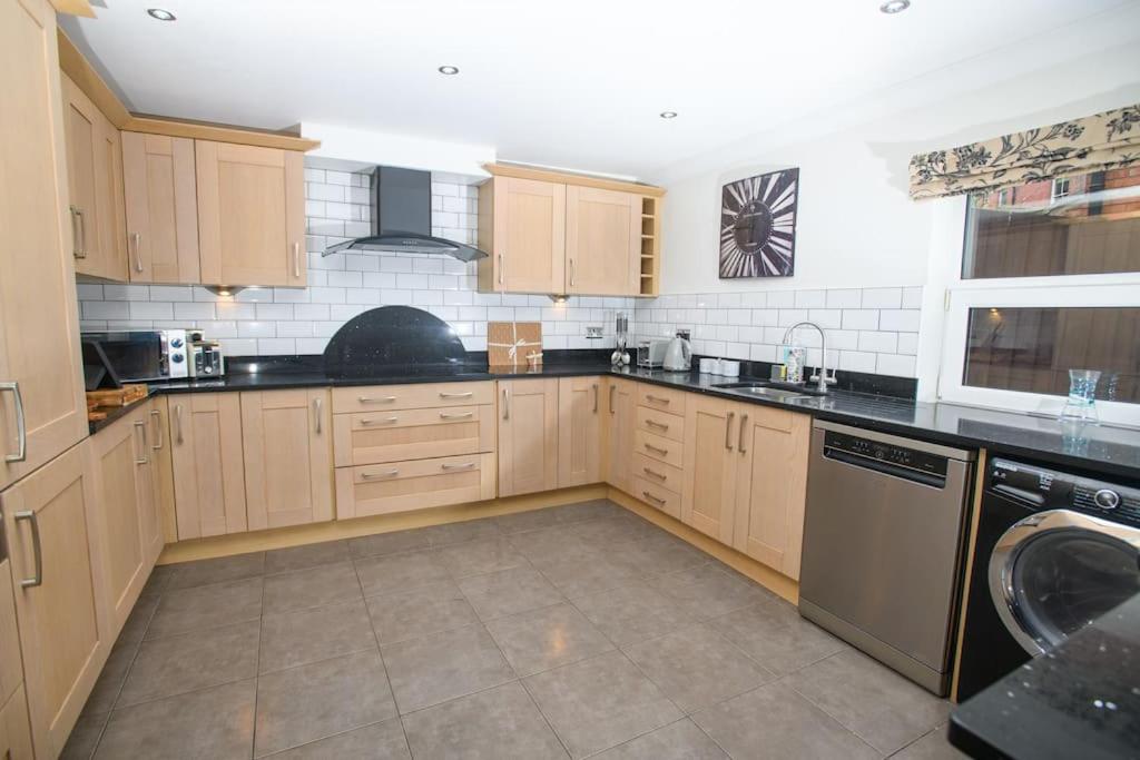 Close to castle + Parking for 4 Cars view 5