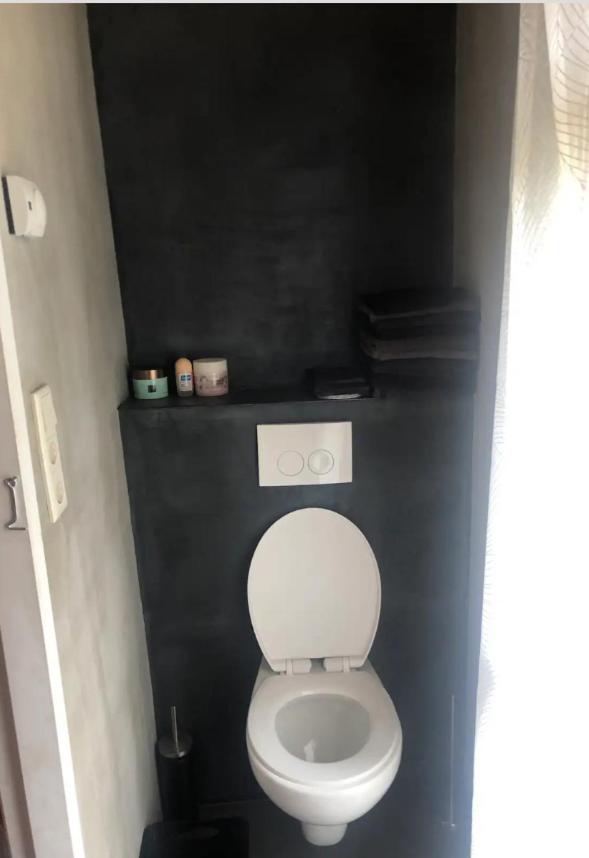 Tiny house for 2 with private garden view 4