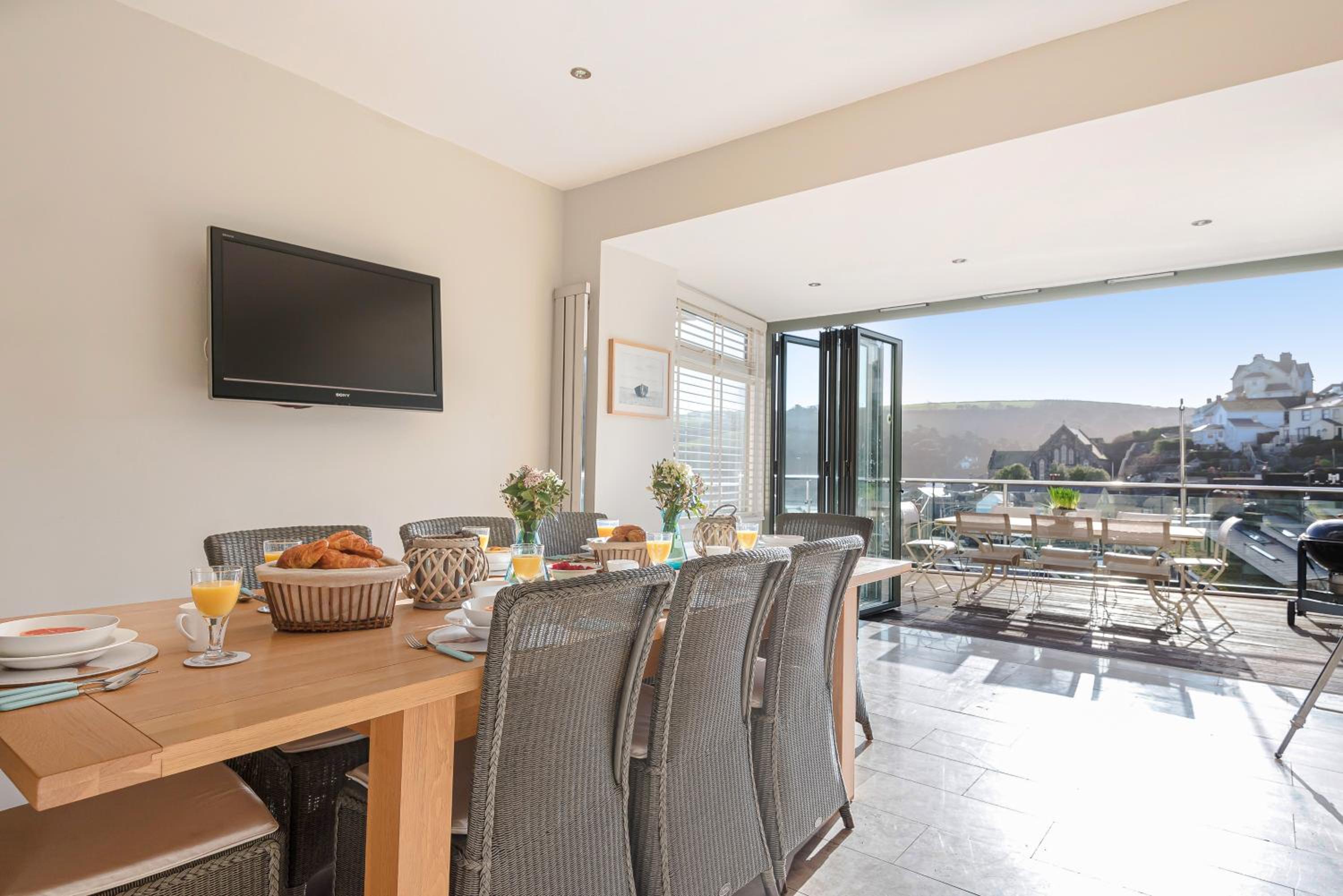 Dorset House, Salcombe, with Free Parking