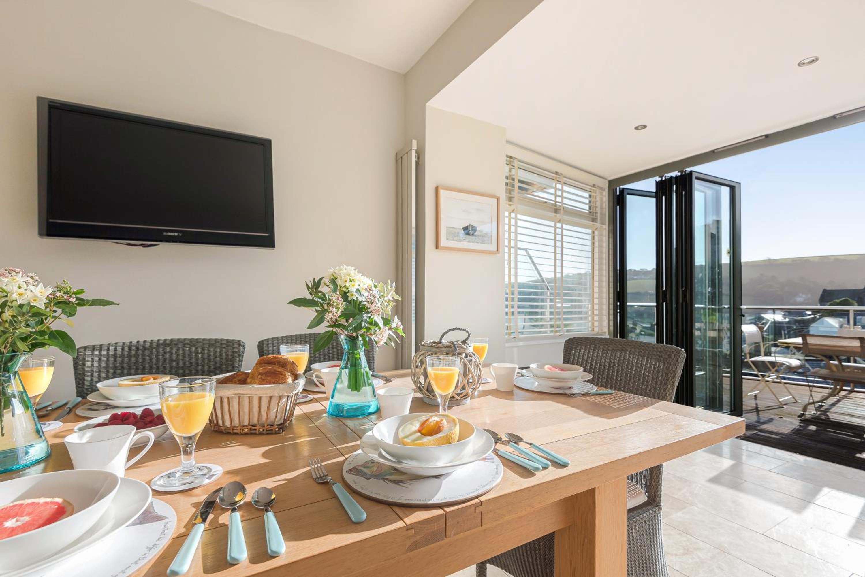 Dorset House, Salcombe, with Free Parking