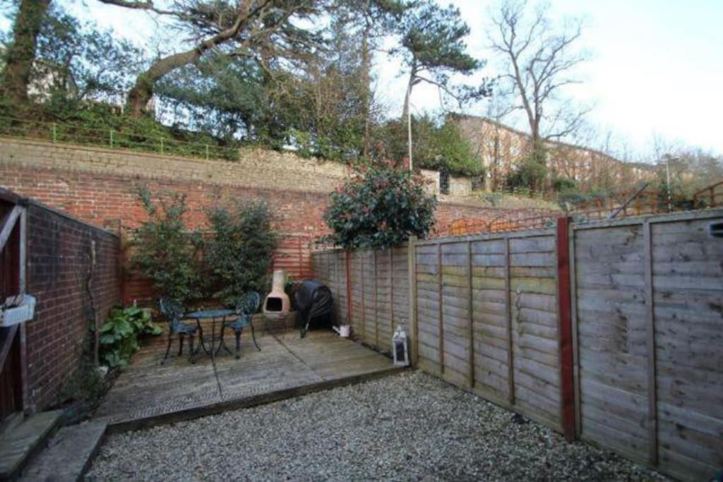 Cosy home with parking close to city centre view 4
