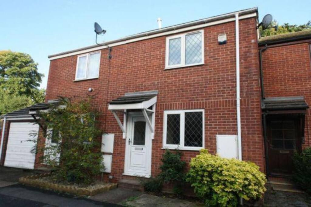 Cosy home with parking close to city centre view 5