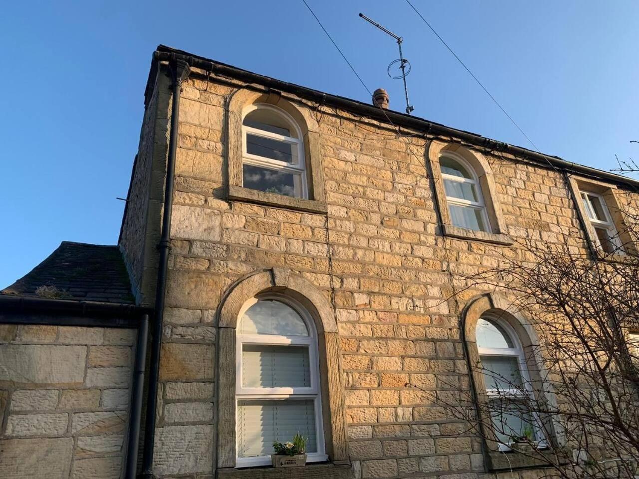 Lancaster 1 bed Cottage Apartment- M6 - Lancs Uni view 5