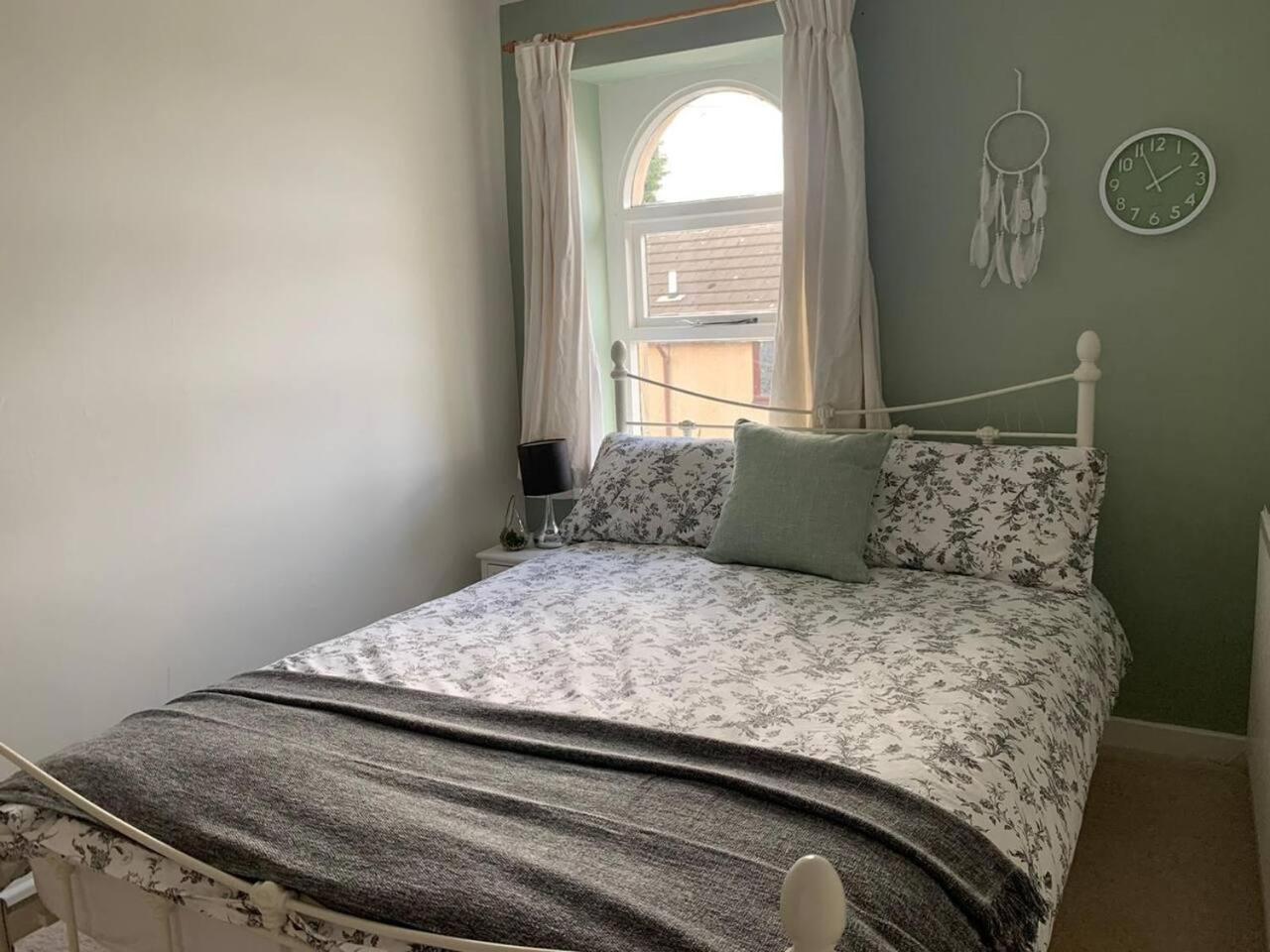 Lancaster 1 bed Cottage Apartment- M6 - Lancs Uni view 4