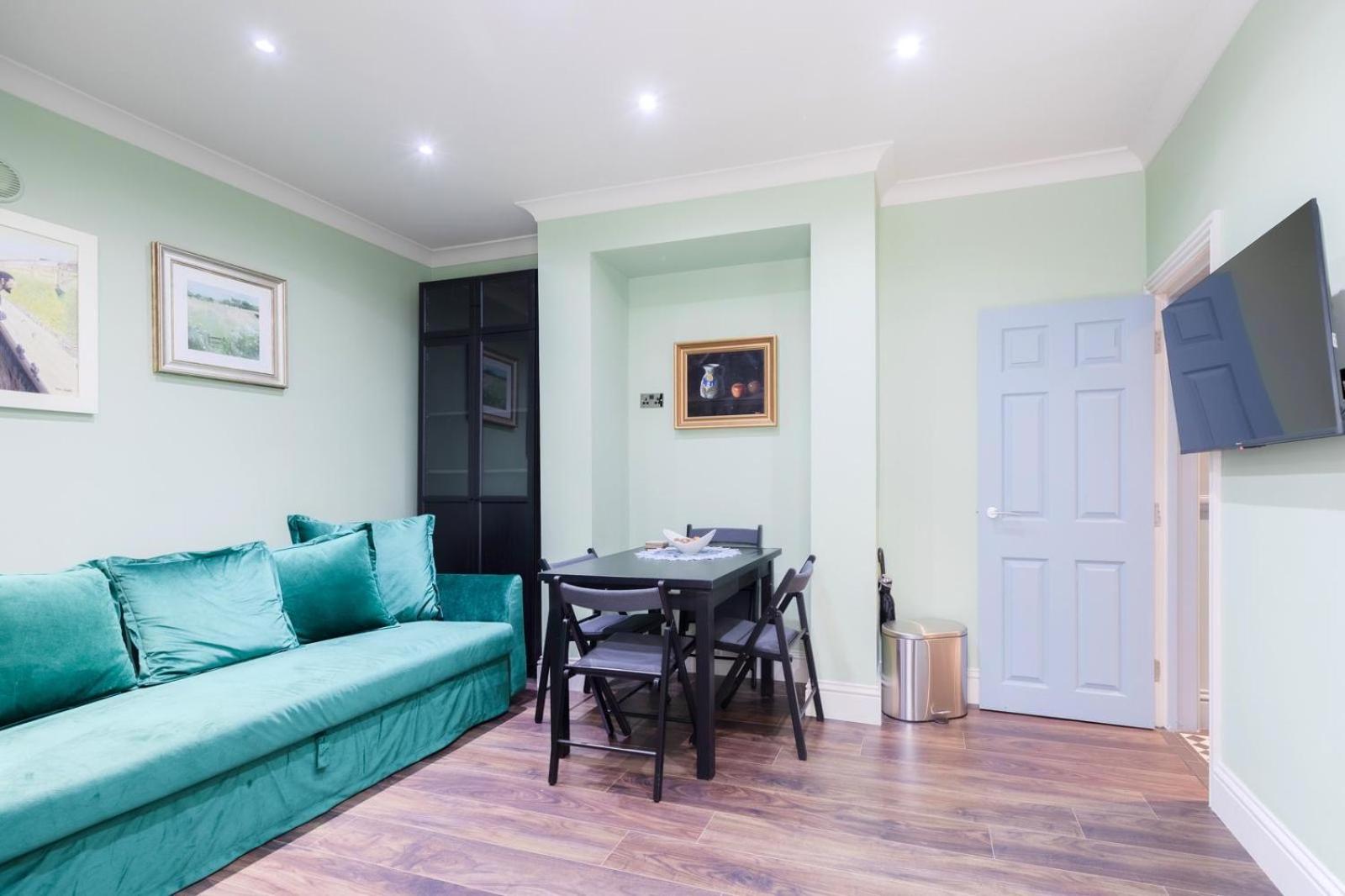 Stylish 2 Bedrooms Flat Sleeps 6 & Garden London Zone 2 cls Central