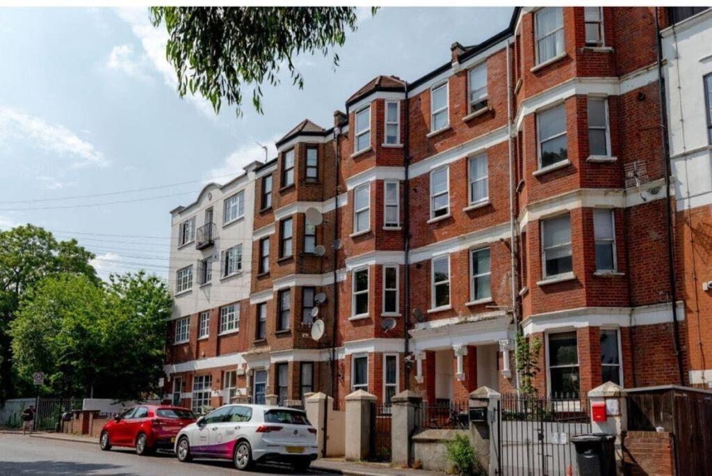 Stylish 2 Bedrooms Flat Sleeps 6 & Garden London Zone 2 cls Central
