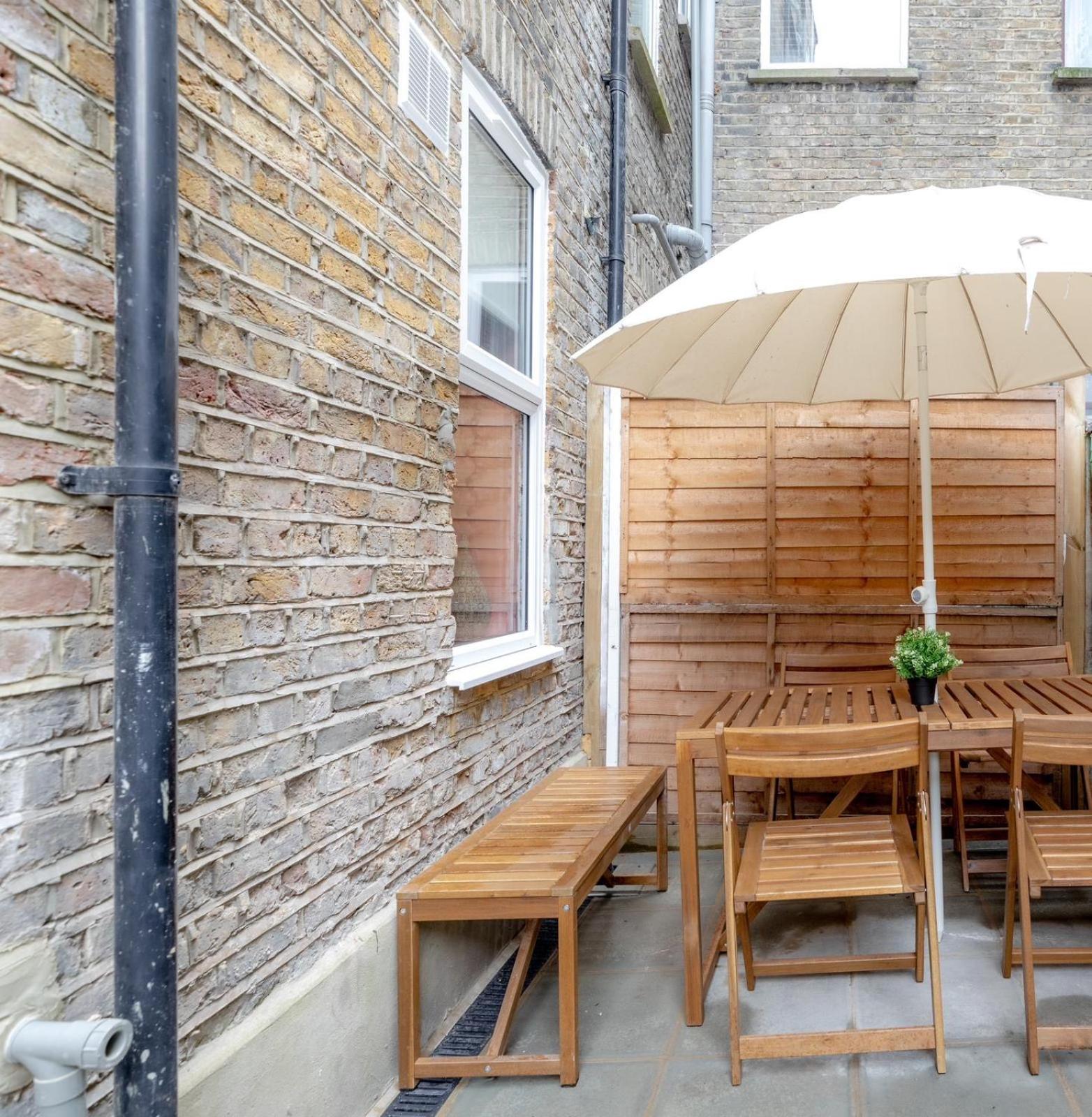 Stylish 2 Bedrooms Flat Sleeps 6 & Garden London Zone 2 cls Central