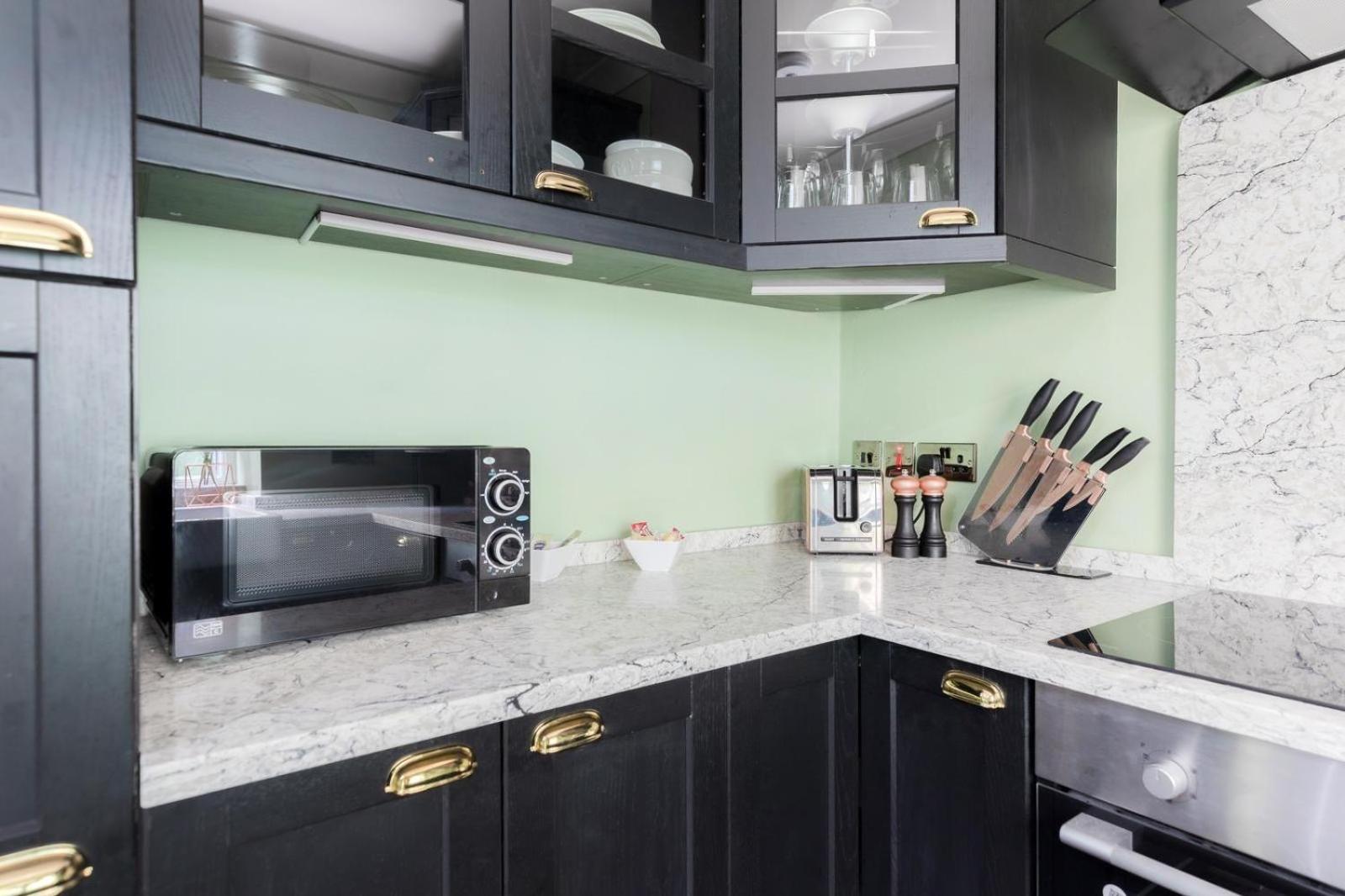 Stylish 2 Bedrooms Flat Sleeps 6 & Garden London Zone 2 cls Central