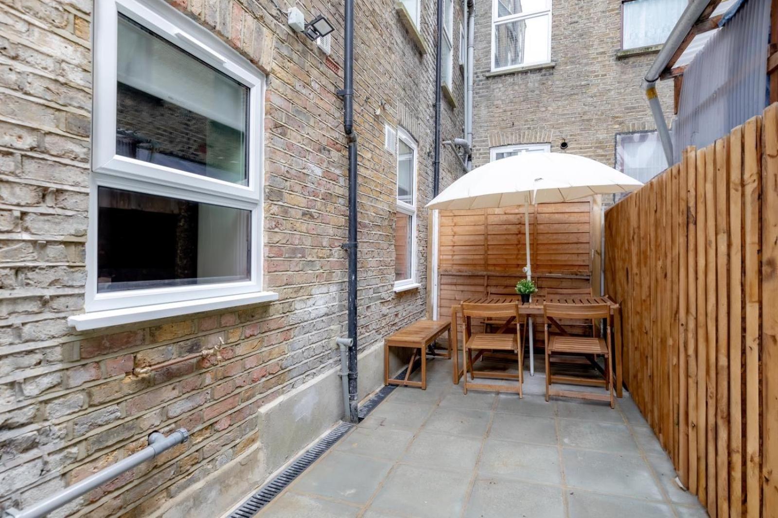 Stylish 2 Bedrooms Flat Sleeps 6 & Garden London Zone 2 cls Central