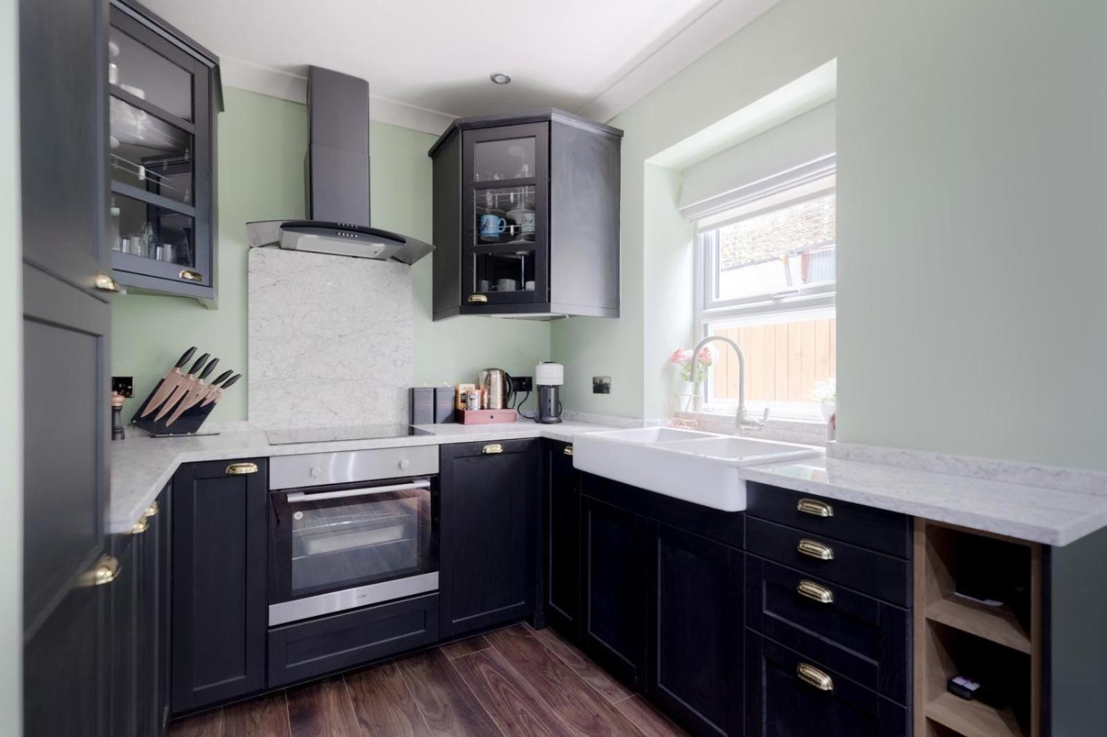 Stylish 2 Bedrooms Flat Sleeps 6 & Garden London Zone 2 cls Central