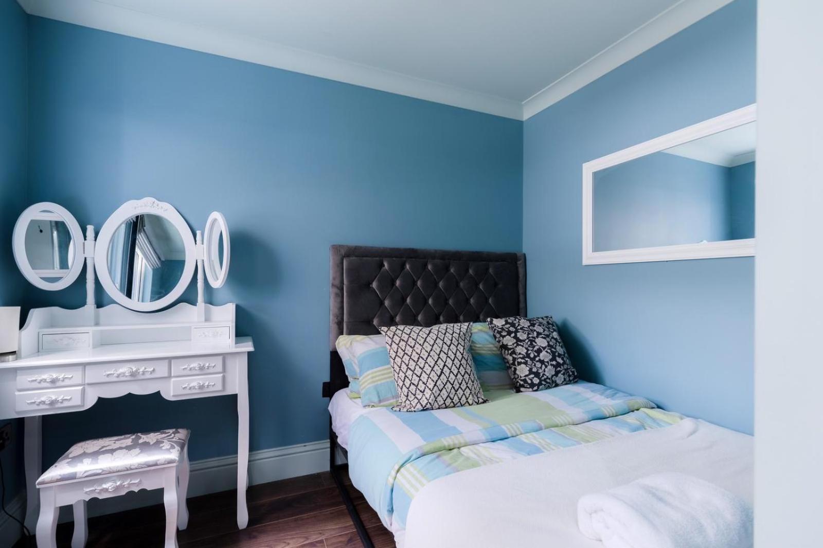 Stylish 2 Bedrooms Flat Sleeps 6 & Garden London Zone 2 cls Central