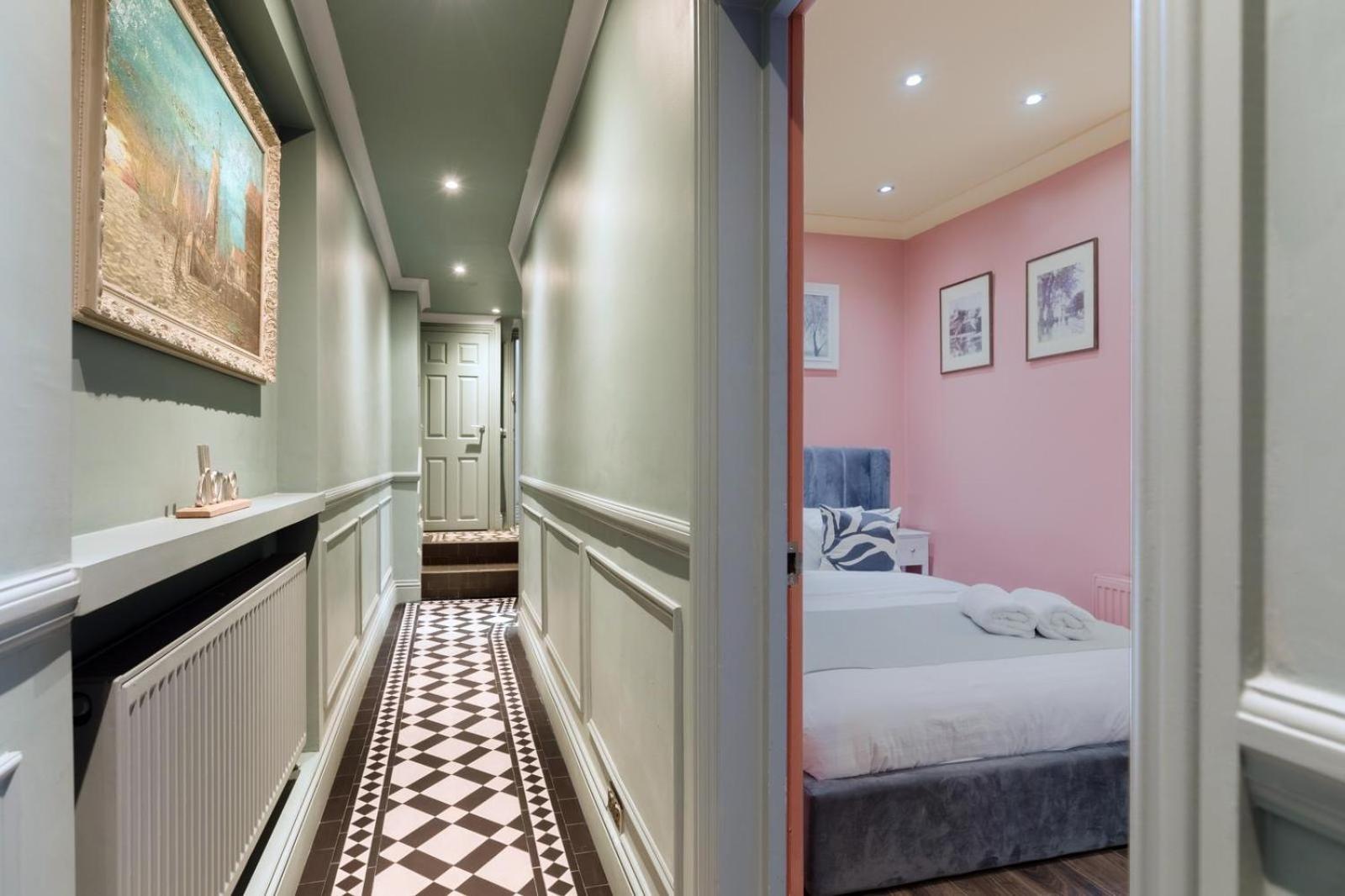 Stylish 2 Bedrooms Flat Sleeps 6 & Garden London Zone 2 cls Central