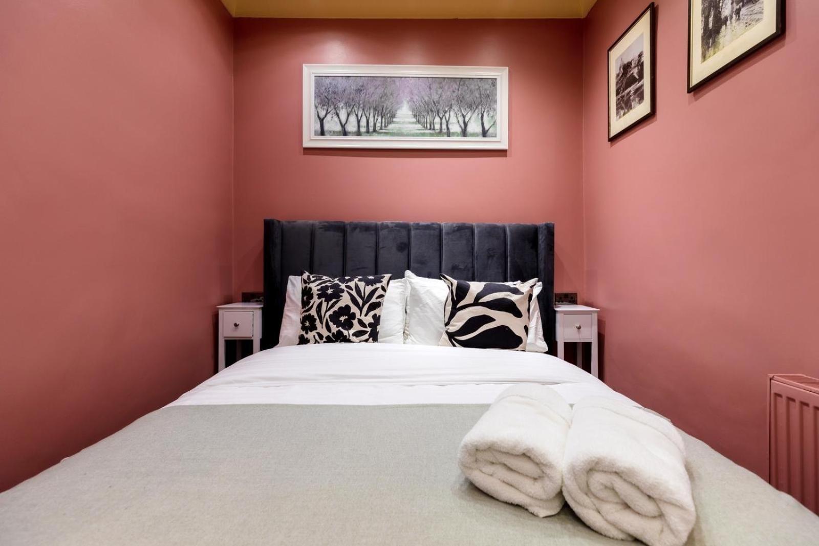 Stylish 2 Bedrooms Flat Sleeps 6 & Garden London Zone 2 cls Central