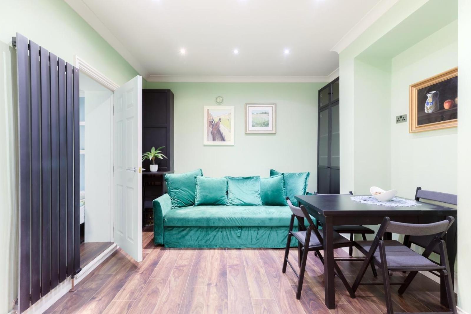 Stylish 2 Bedrooms Flat Sleeps 6 & Garden London Zone 2 cls Central