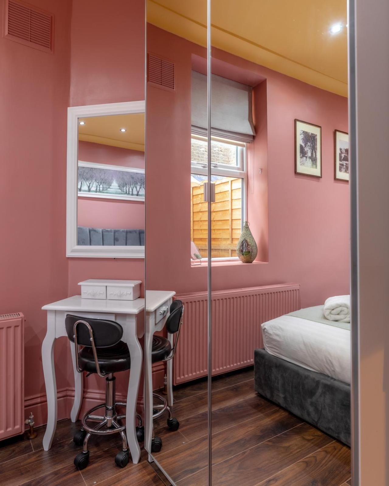 Stylish 2 Bedrooms Flat Sleeps 6 & Garden London Zone 2 cls Central