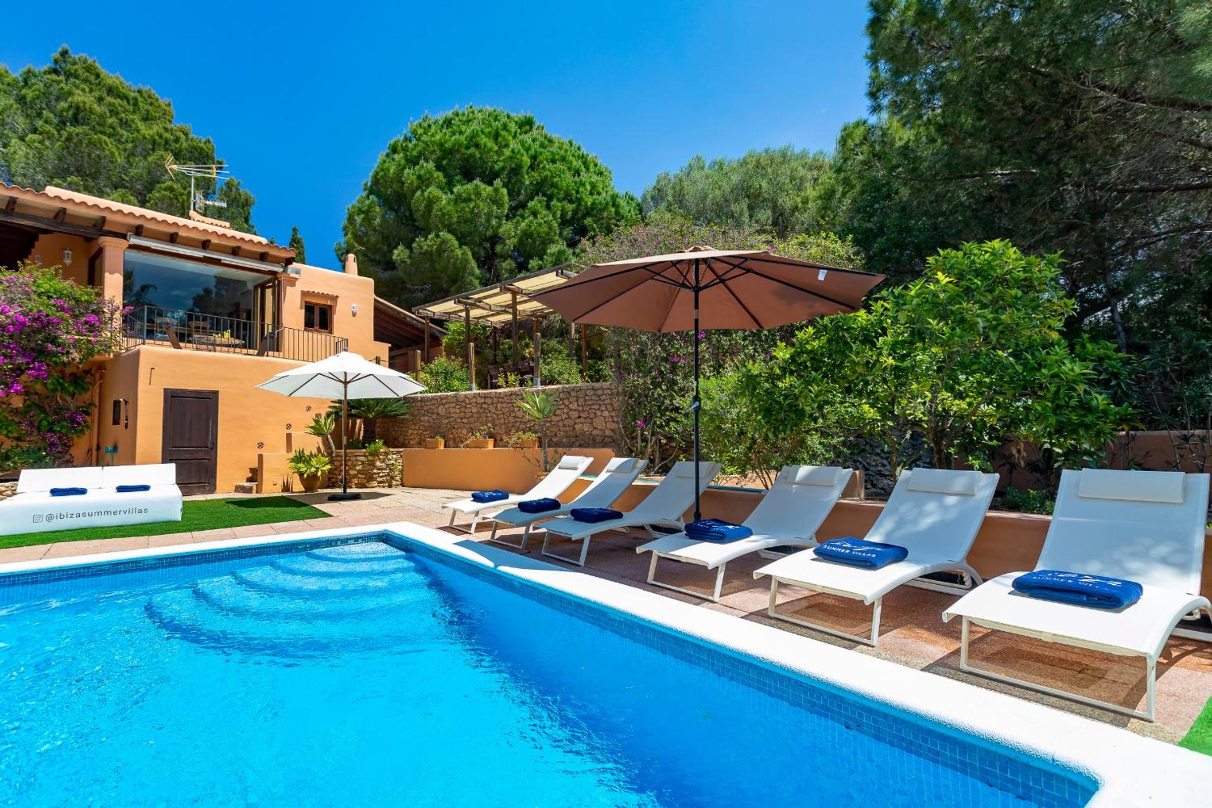 Villa in San Rafael Sleeps 12 view 2