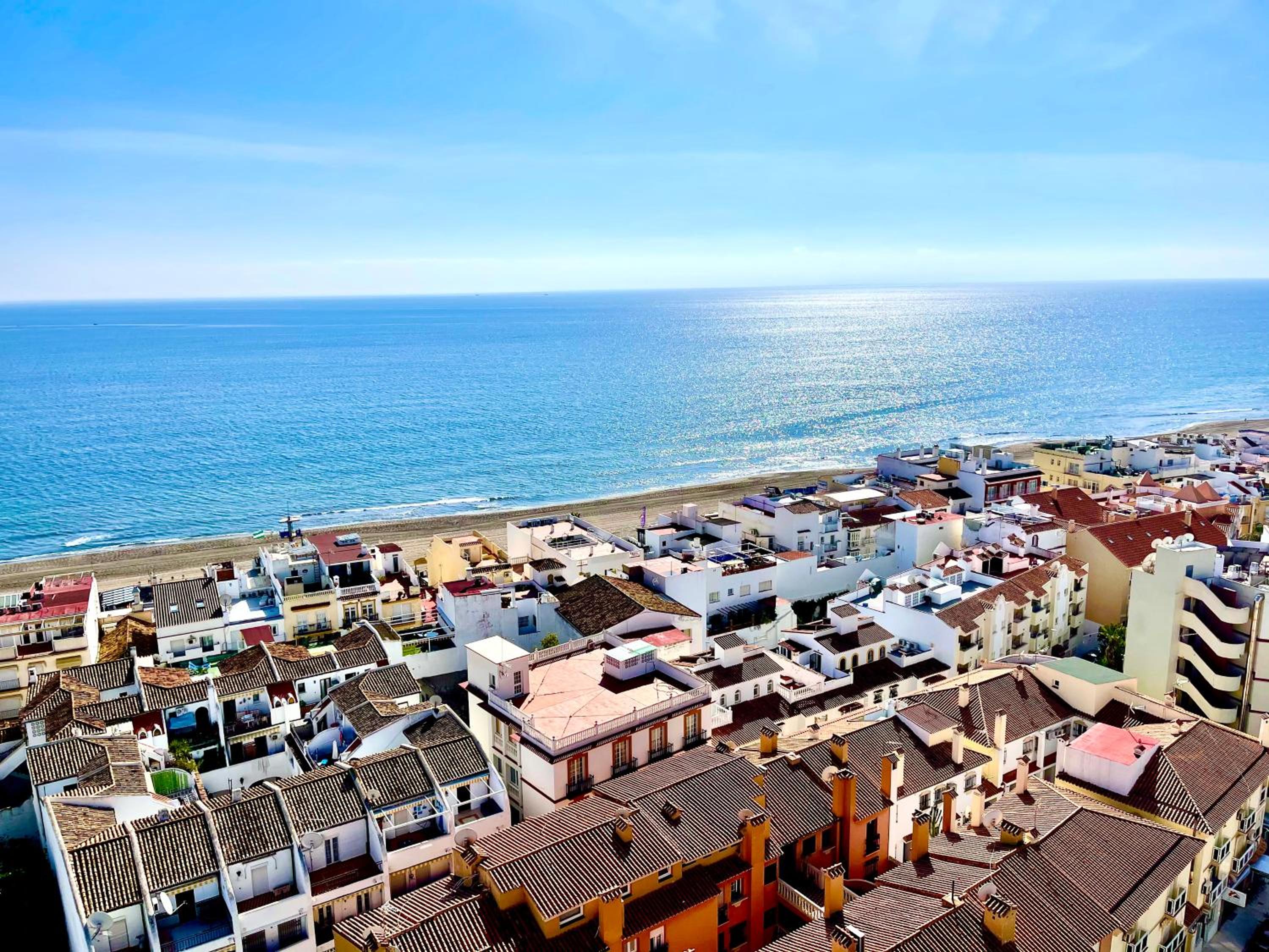 Gorgeous Seaside Apartment in Carihuela view 4