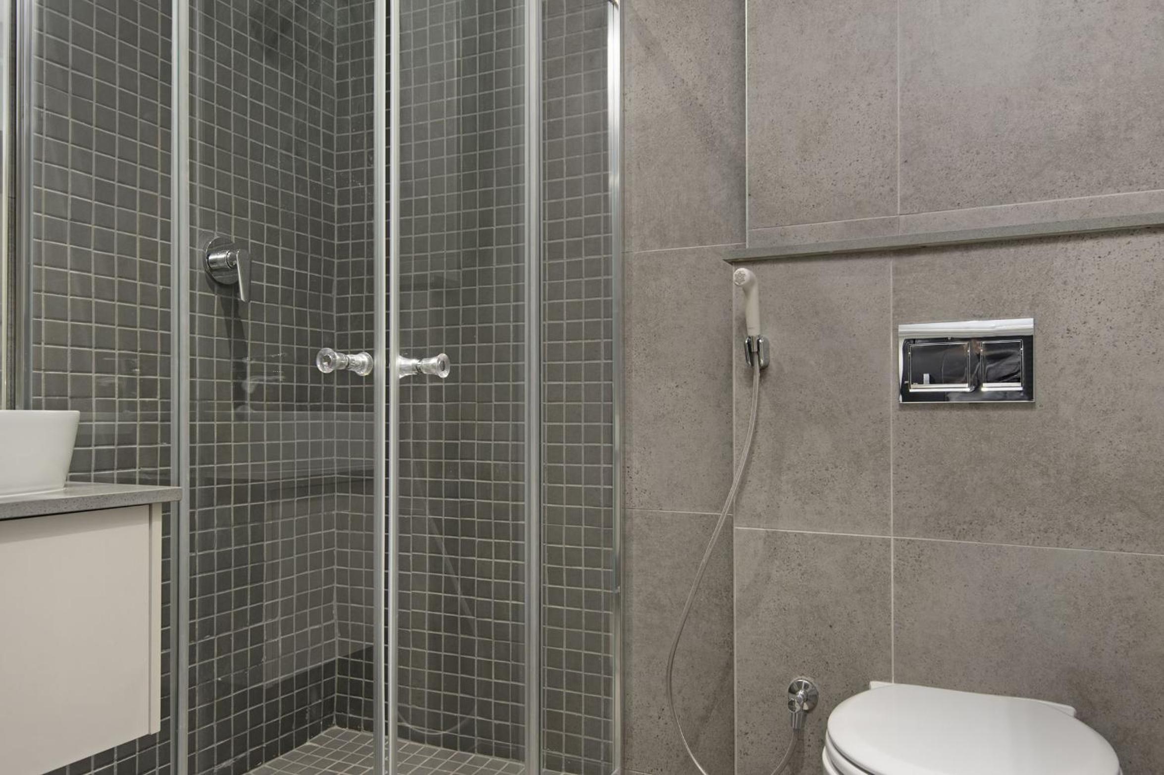 707 at 2SIX2 Florida Road by HostAgents view 4