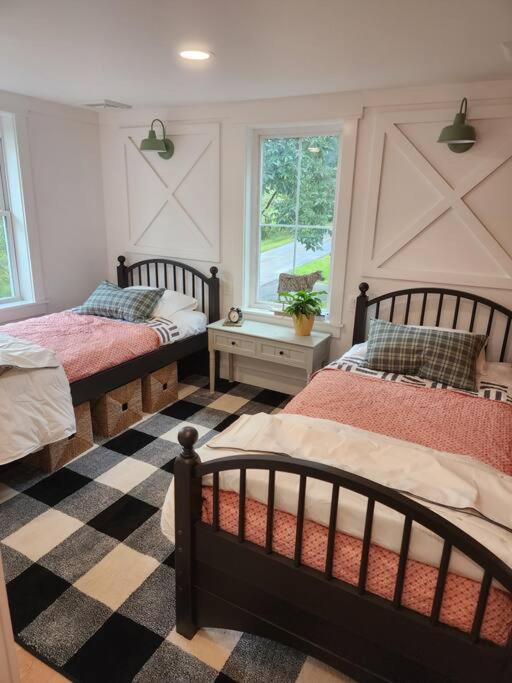 Pocono Farmhouse - Fully Renovated 1881 Home view 4