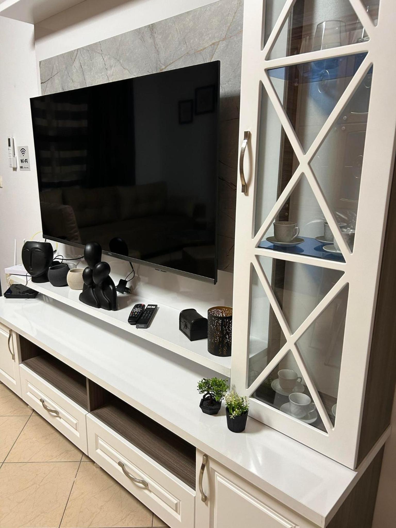 Chrigrey Holiday Apartments & Durres Beach