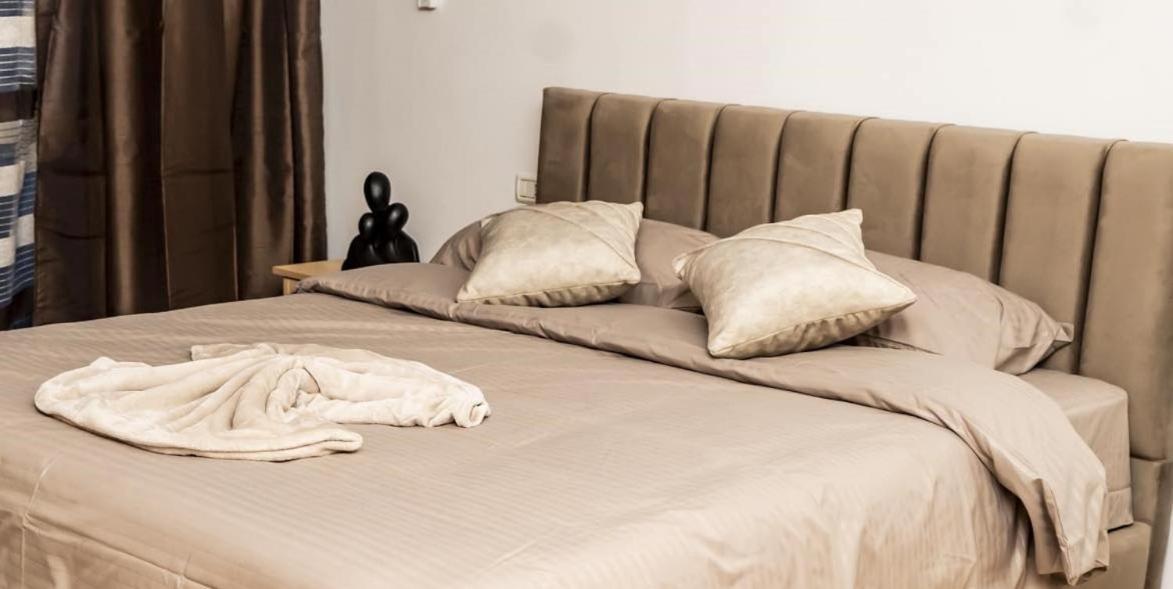 Chrigrey Holiday Apartments & Durres Beach
