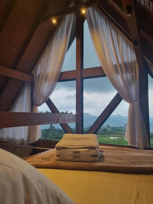 Cabana na montanha, com hidro e vista espetacular.