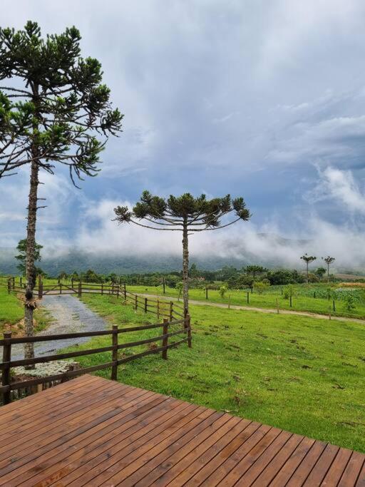 Cabana na montanha, com hidro e vista espetacular.