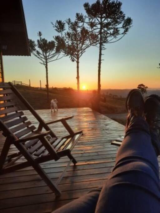 Cabana na montanha, com hidro e vista espetacular.