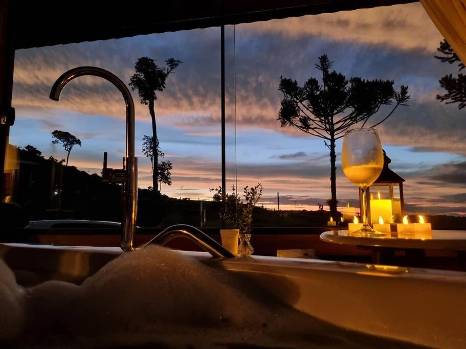 Cabana na montanha, com hidro e vista espetacular.
