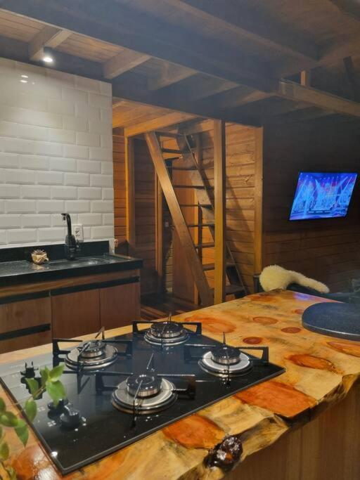 Cabana na montanha, com hidro e vista espetacular.