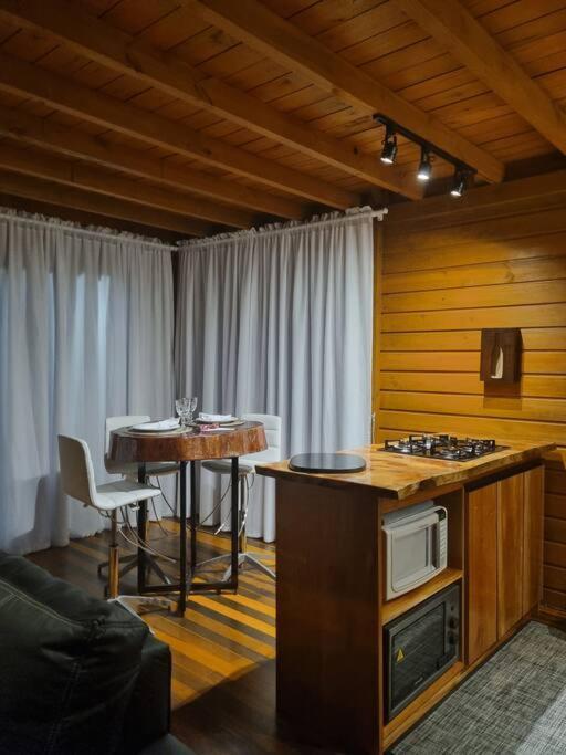 Cabana na montanha, com hidro e vista espetacular.