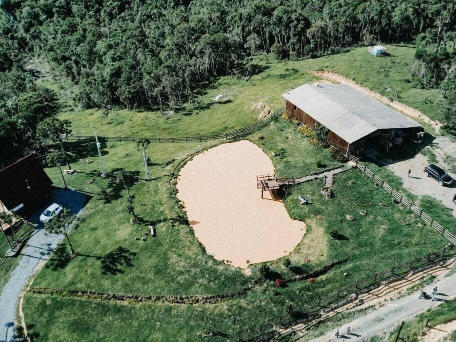 Cabana na montanha, com hidro e vista espetacular.