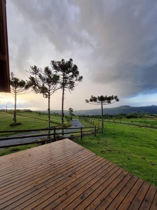 Cabana na montanha, com hidro e vista espetacular.