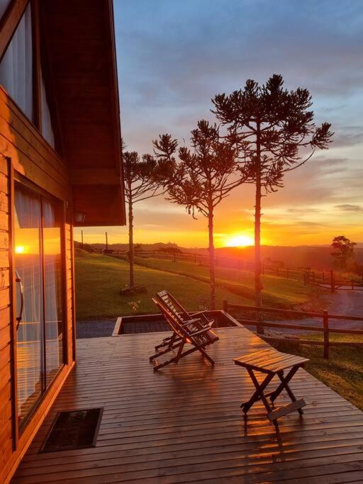 Cabana na montanha, com hidro e vista espetacular.