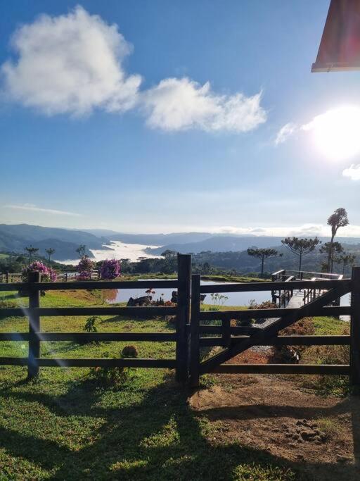 Cabana na montanha, com hidro e vista espetacular.