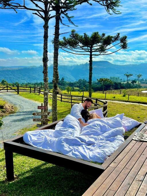 Cabana na montanha, com hidro e vista espetacular.