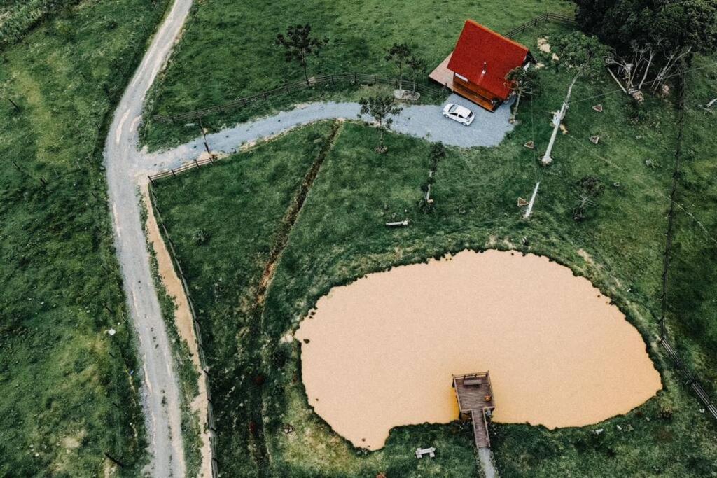 Cabana na montanha, com hidro e vista espetacular.