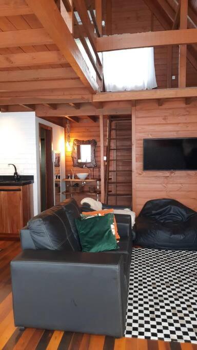 Cabana na montanha, com hidro e vista espetacular.