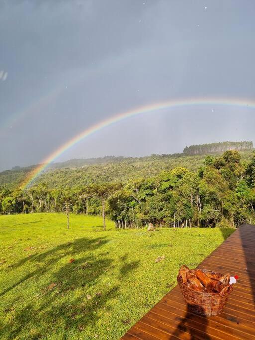 Cabana na montanha, com hidro e vista espetacular.