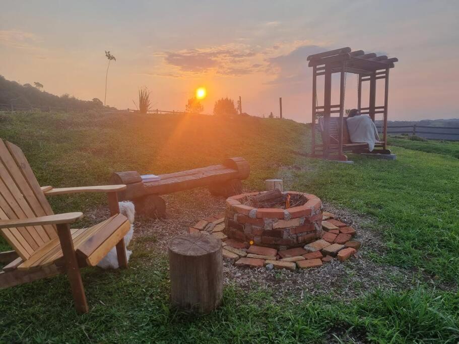Cabana na montanha, com hidro e vista espetacular.