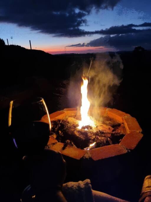 Cabana na montanha, com hidro e vista espetacular.