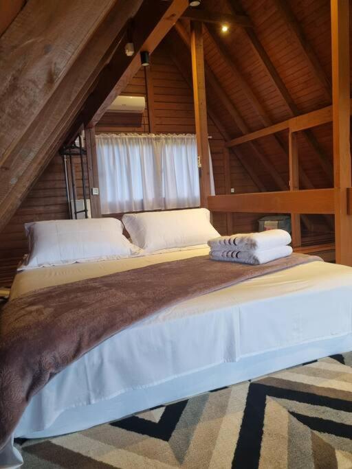 Cabana na montanha, com hidro e vista espetacular.