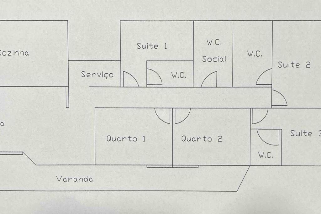 Apto 5 quart. Prédio frente mar