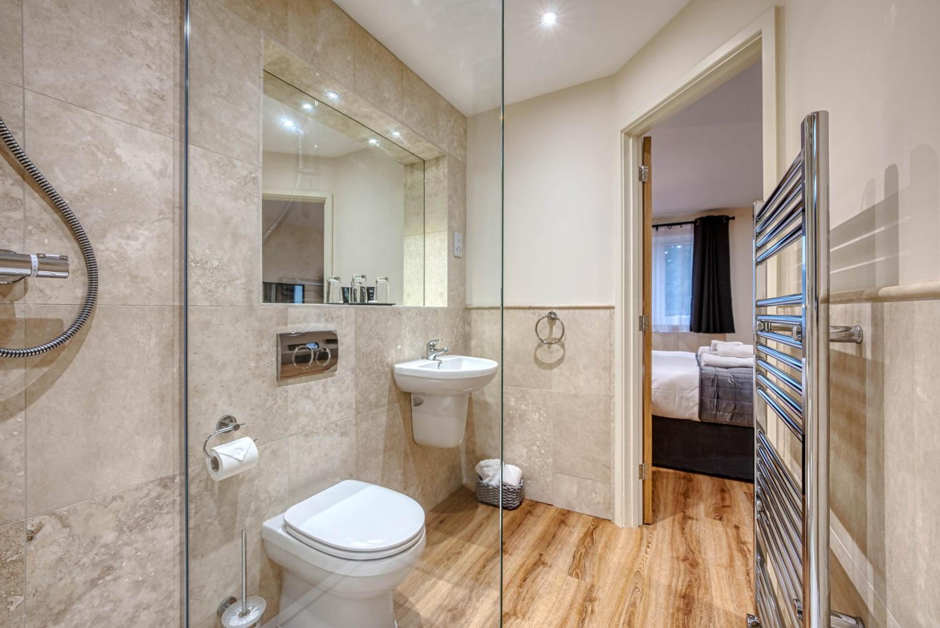 Luxury Studio Rooms - Stockton - Pet Friendly - Wifi view 4