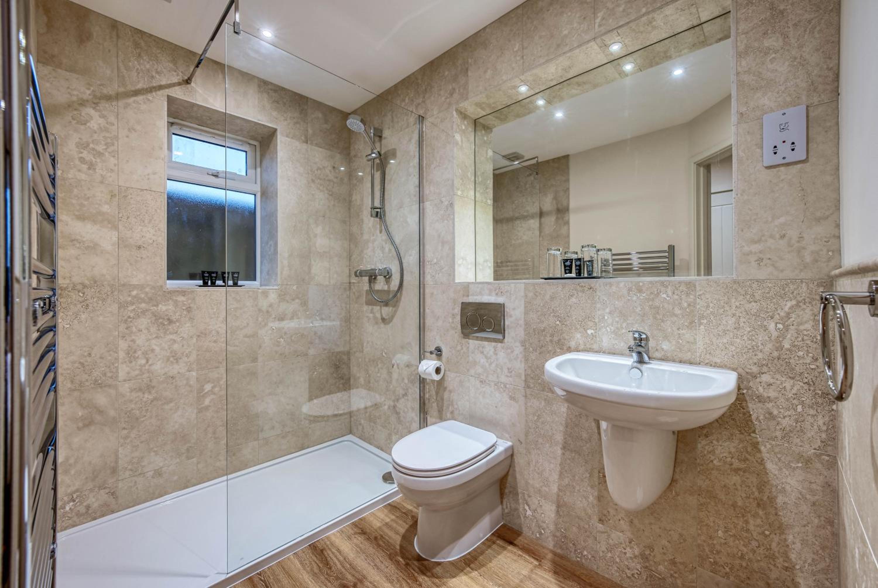 Luxury Studio Rooms - Stockton - Pet Friendly - Wifi view 5