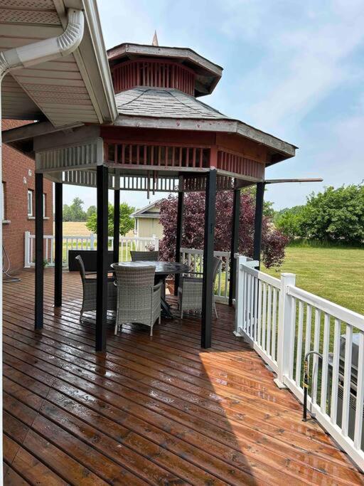 4 Bedrms, Indoor HotTub, Wineries & Niagara Falls