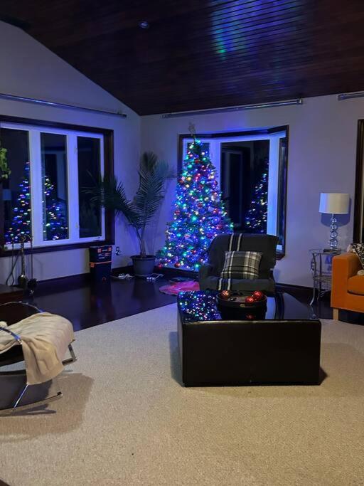 4 Bedrms, Indoor HotTub, Wineries & Niagara Falls