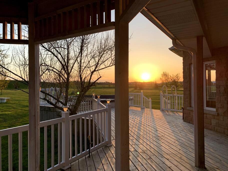 4 Bedrms, Indoor HotTub, Wineries & Niagara Falls