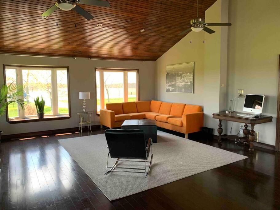 4 Bedrms, Indoor HotTub, Wineries & Niagara Falls