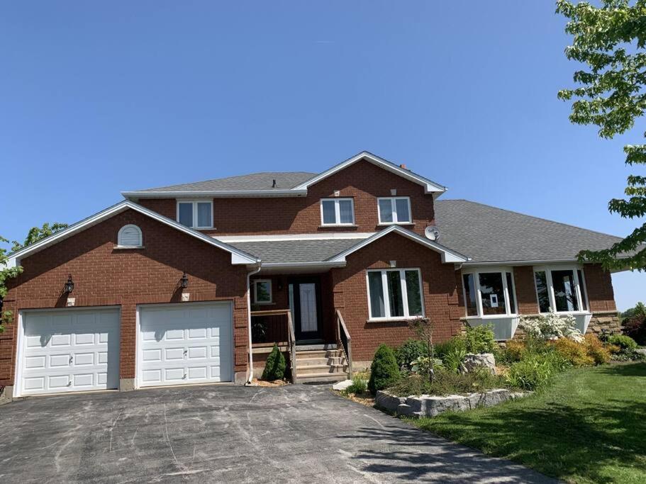 4 Bedrms, Indoor HotTub, Wineries & Niagara Falls